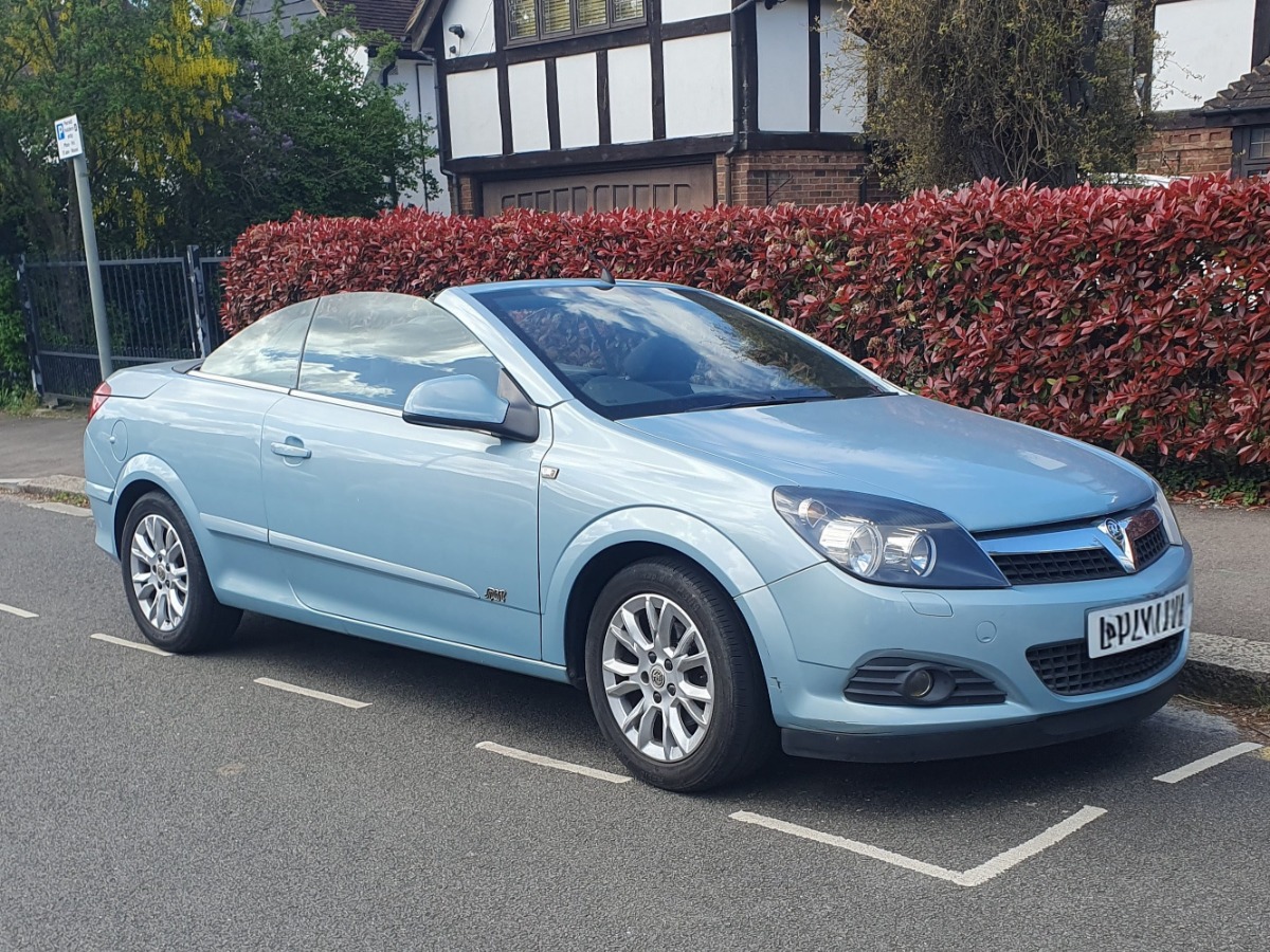 2010 Vauxhall Astra Image 1